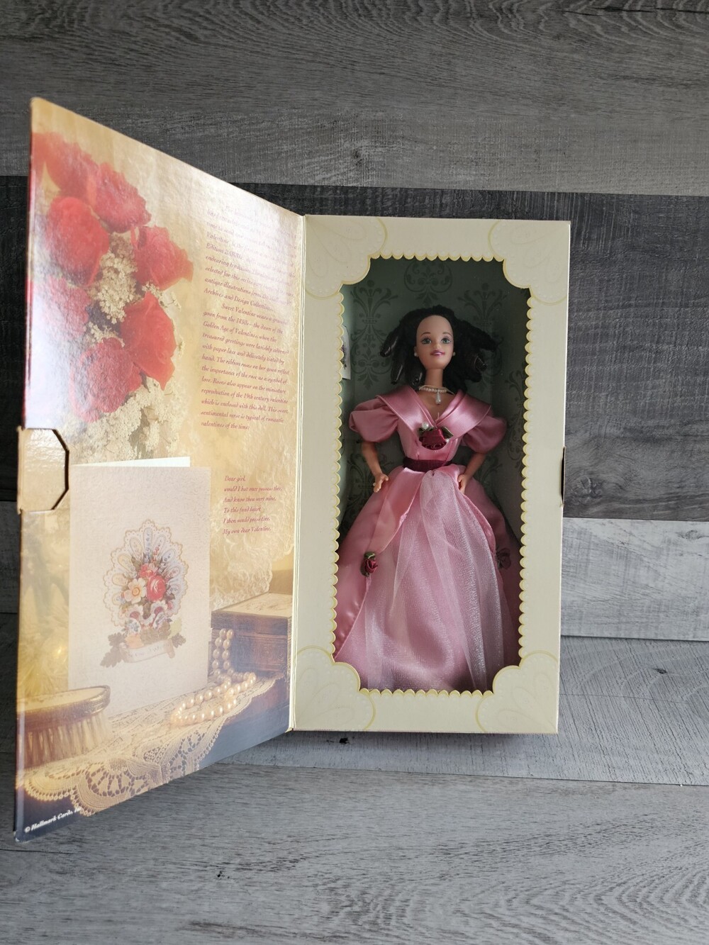 Hallmark Special edition Sweet Valentine Barbie Doll Be My Valentine 1995 Mattel